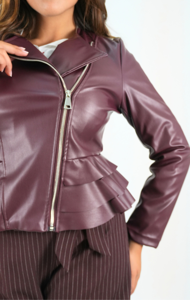 Giubbino in ecopelle con balze bordeaux