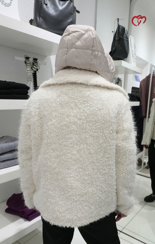 Giubbino effetto teddy con  cappuccio bianco