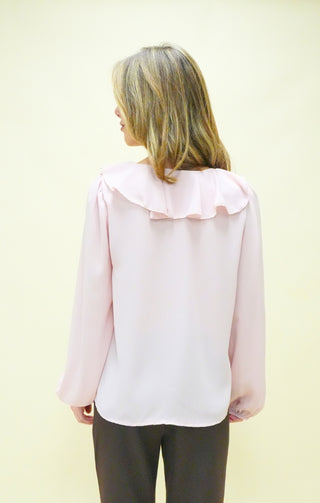 Blusa con volant cipria