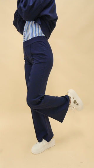 Pantalone con elastico a zampa blu