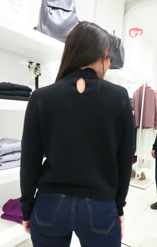 Maglioncino con perline decorative nero