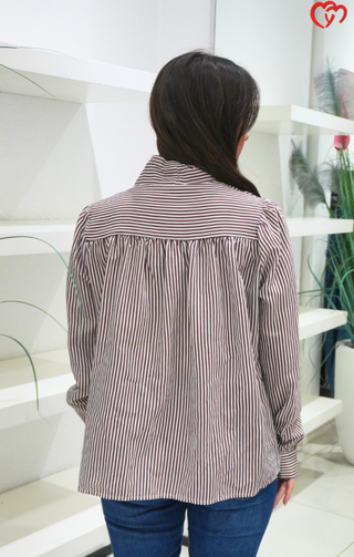 Camicia a righe con fiocco marrone
