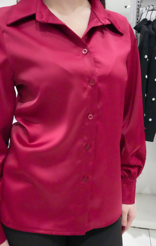camicia raso con inserti in pizzo rossa