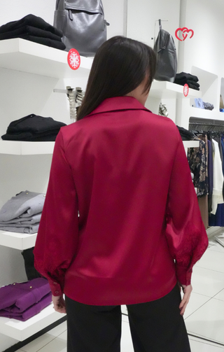 camicia raso con inserti in pizzo rossa