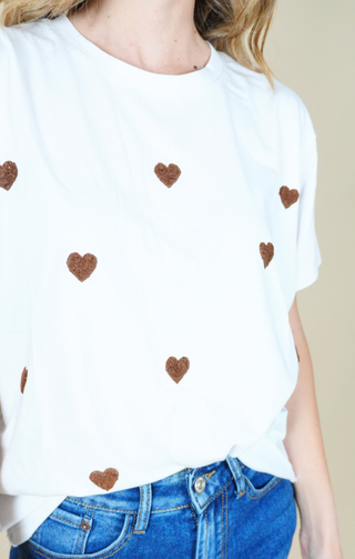 T-shirt bianca cuori marroni