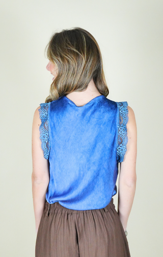 Top con pizzo blu