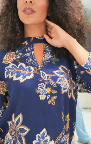 Blusa fantasia  con scollo a goccia