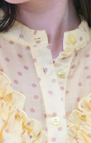 Blusa con volant e pois giallo
