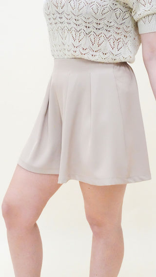 Shorts a pieghe cammello