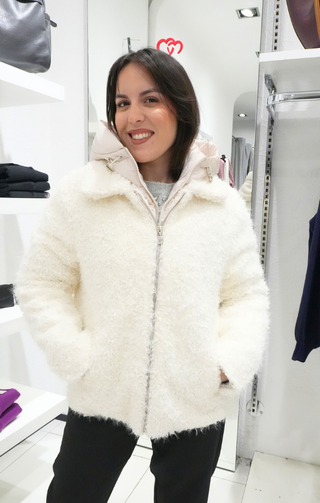Giubbino effetto teddy con  cappuccio bianco