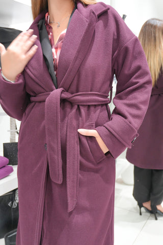 Cappotto lungo in panno con cintura bordeaux