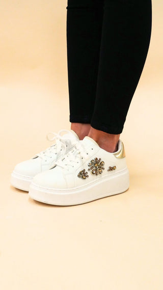Sneakers con  dettaglio oro